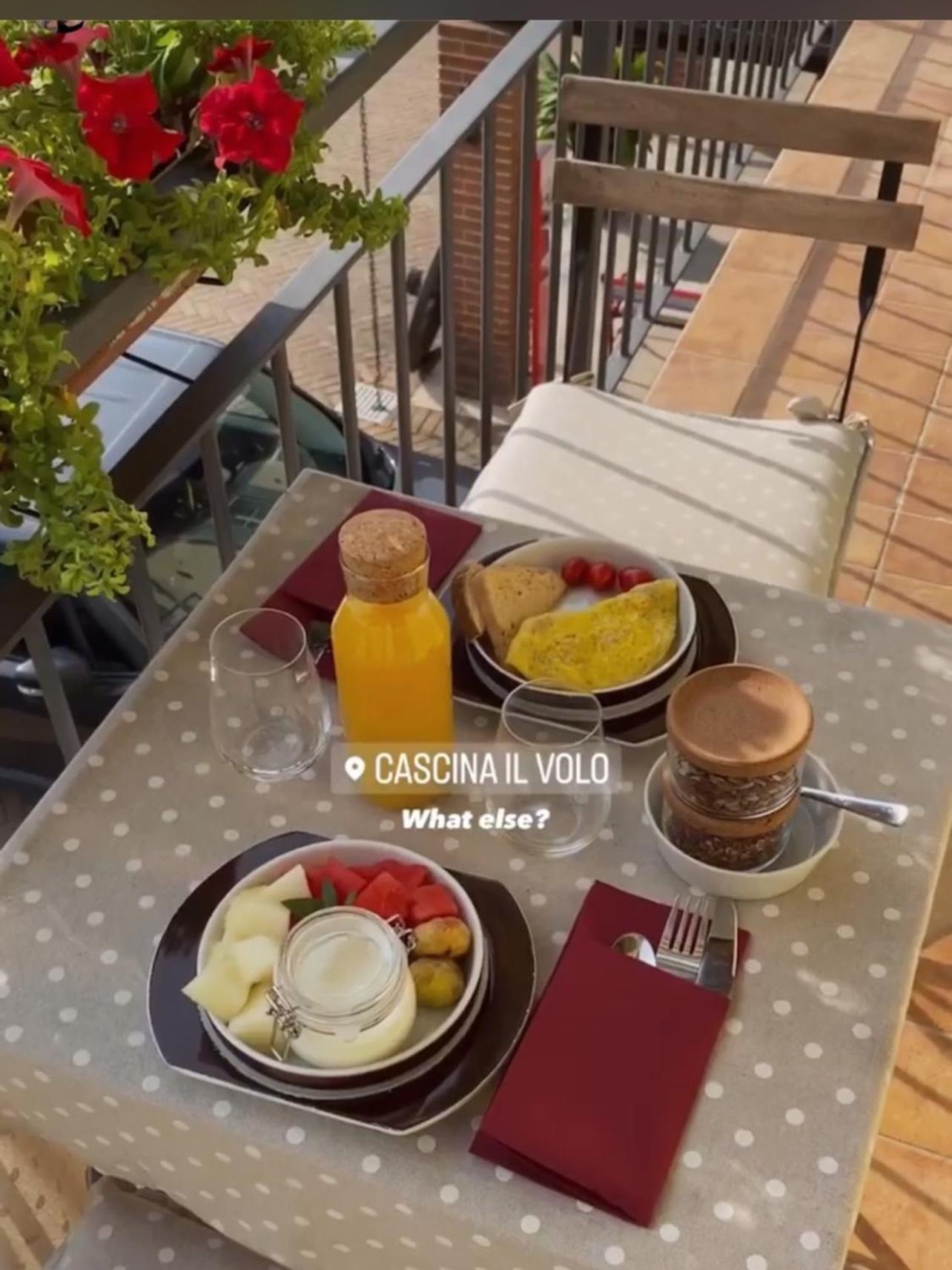 Cascina Il Volo Bed & Breakfast มอนกาลโว ภายนอก รูปภาพ