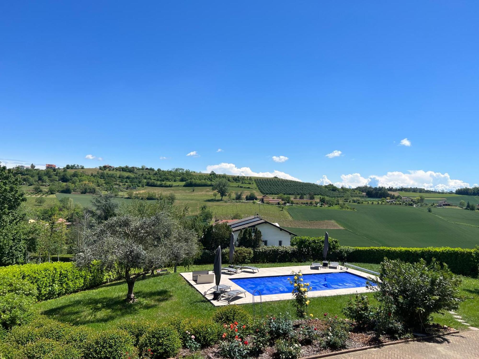 Cascina Il Volo Bed & Breakfast มอนกาลโว ภายนอก รูปภาพ