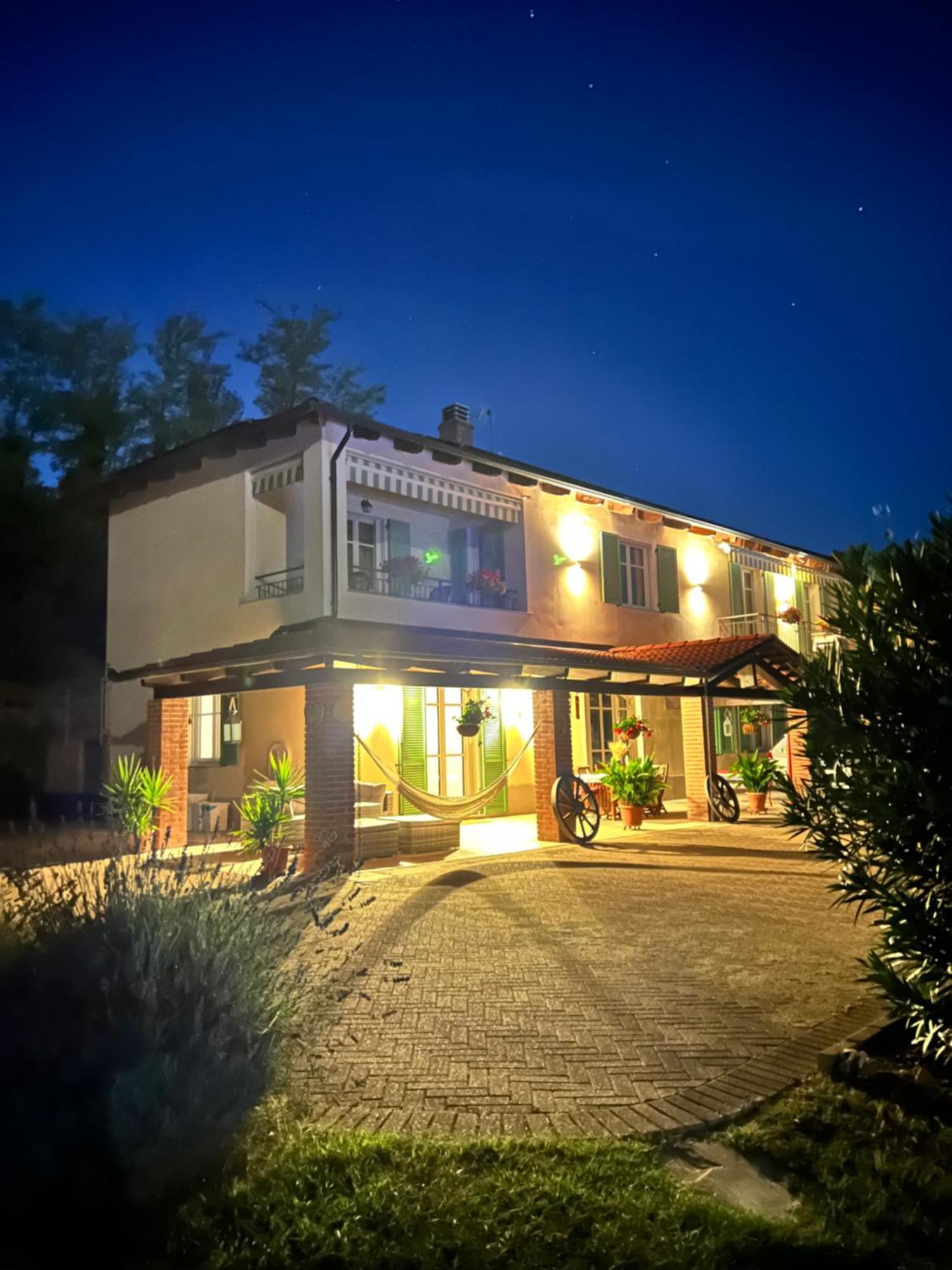 Cascina Il Volo Bed & Breakfast มอนกาลโว ภายนอก รูปภาพ