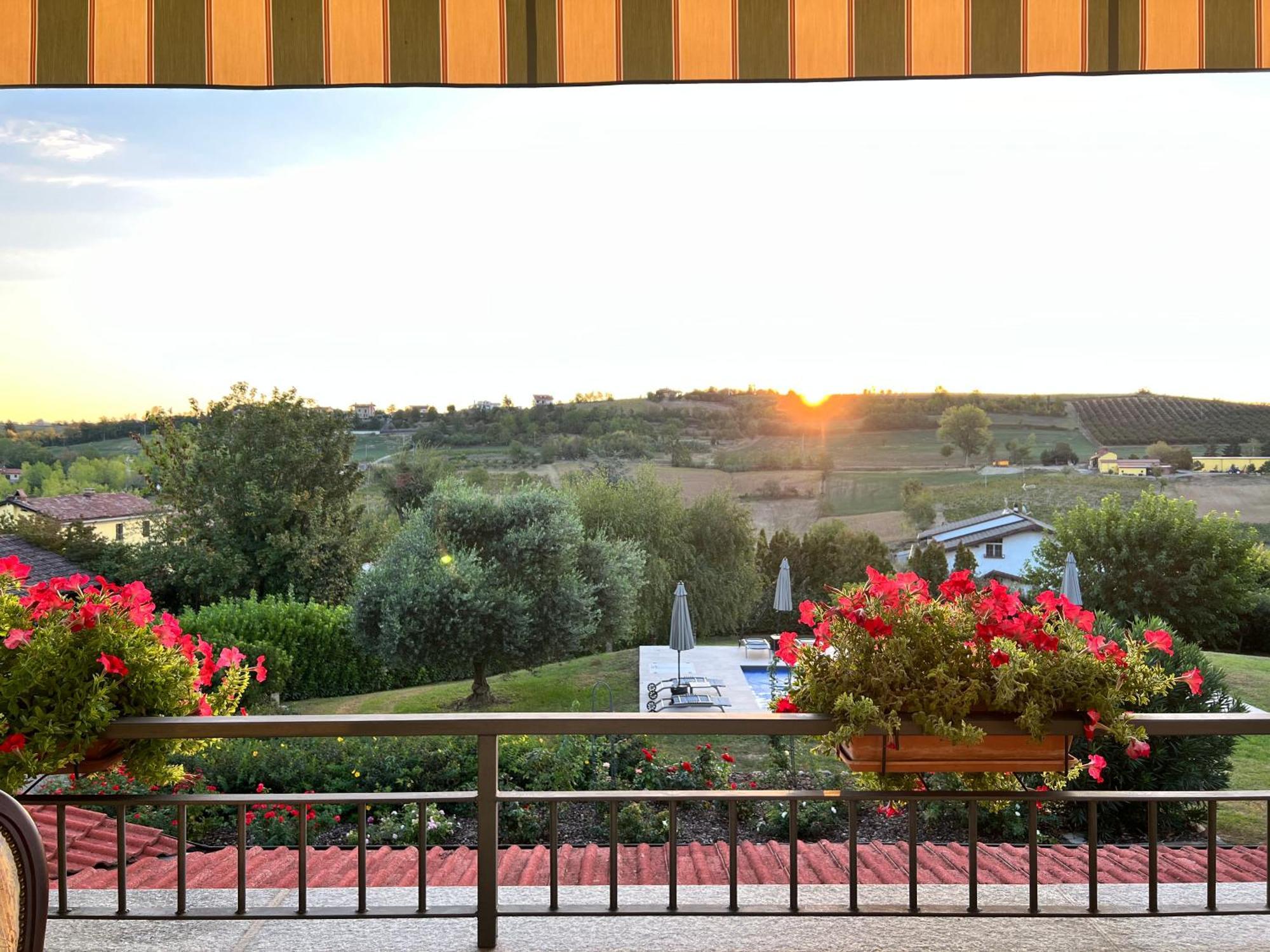 Cascina Il Volo Bed & Breakfast มอนกาลโว ภายนอก รูปภาพ