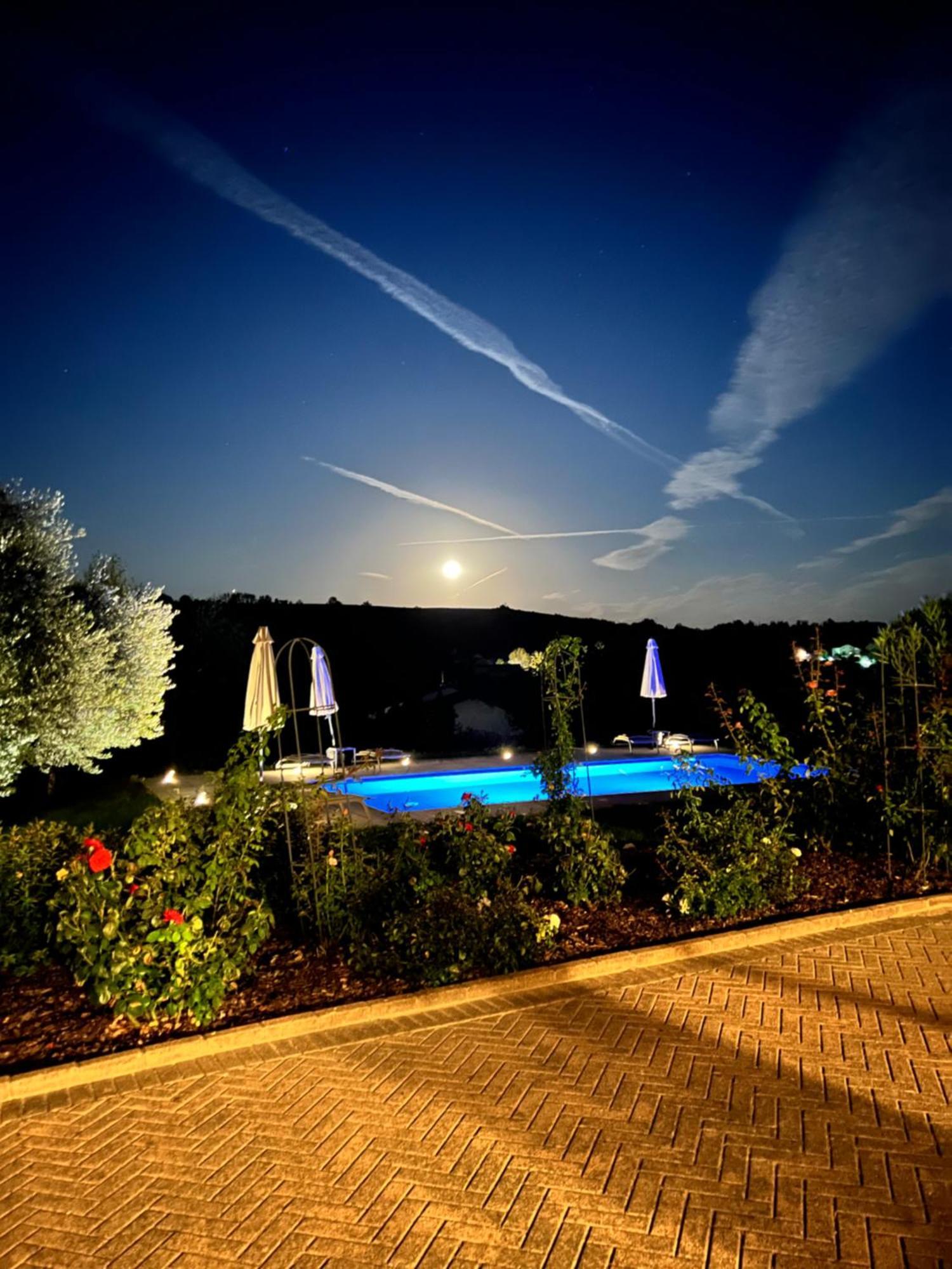 Cascina Il Volo Bed & Breakfast มอนกาลโว ภายนอก รูปภาพ