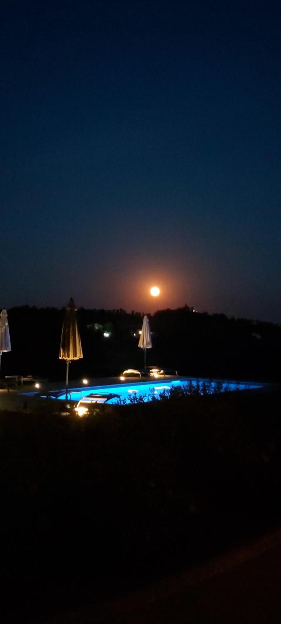 Cascina Il Volo Bed & Breakfast มอนกาลโว ภายนอก รูปภาพ