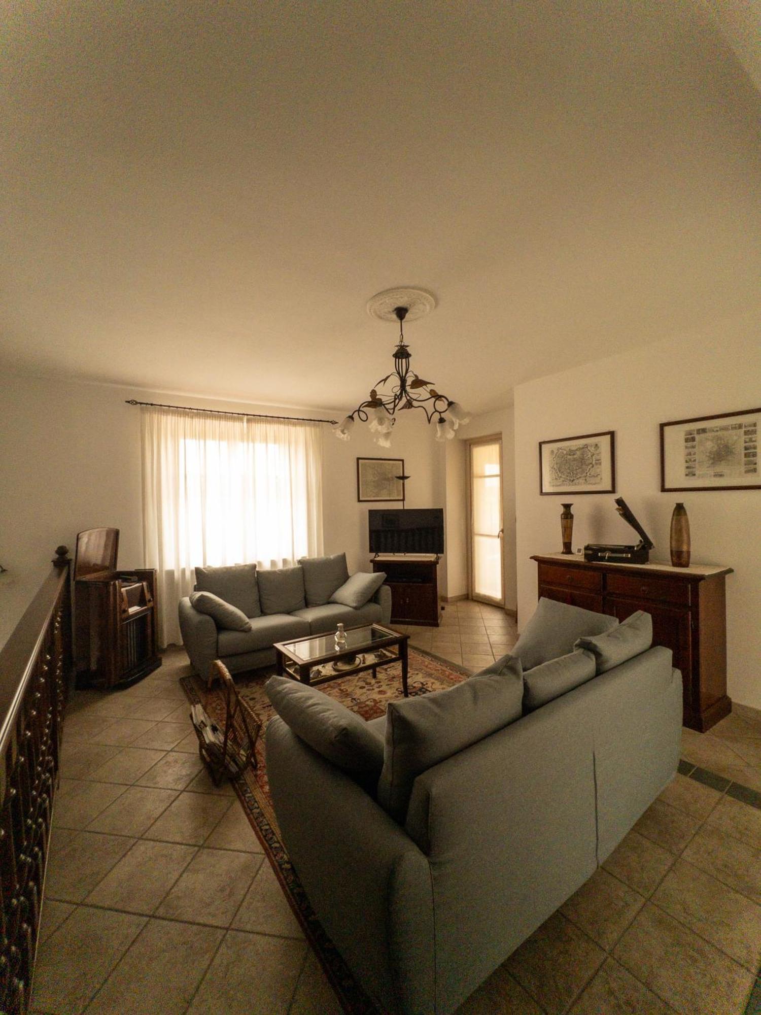 Cascina Il Volo Bed & Breakfast มอนกาลโว ภายนอก รูปภาพ