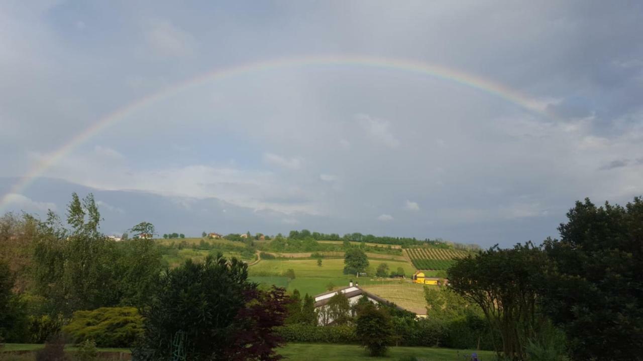 Cascina Il Volo Bed & Breakfast มอนกาลโว ภายนอก รูปภาพ