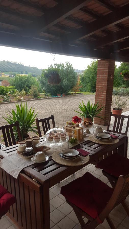 Cascina Il Volo Bed & Breakfast มอนกาลโว ภายนอก รูปภาพ